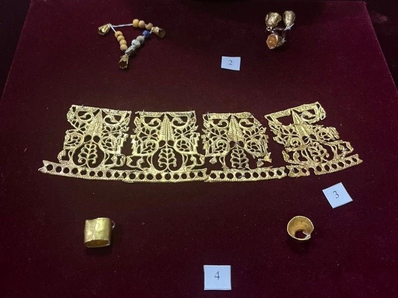 Golden jewelry and ancient artifacts unearthed in Kazakhstan