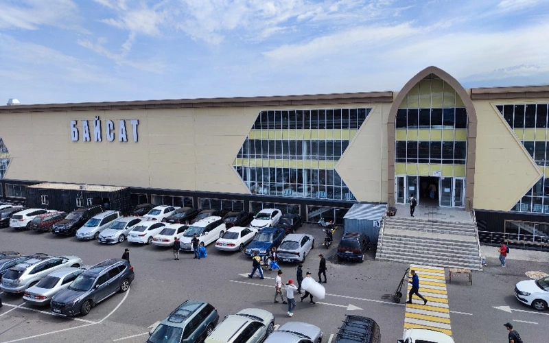 Рынок «Байсат» в Алматы снова выставлен на торги