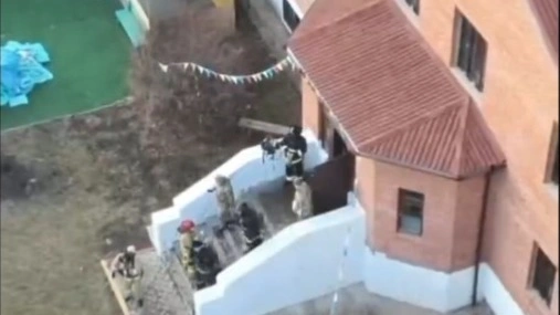 TJM qutqarýshylary balabaqshadan 49 adamdy evakýatsıalady