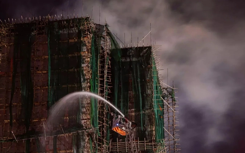 Пожар в Гонконге: считавшиеся пропавшими 159 человек живы