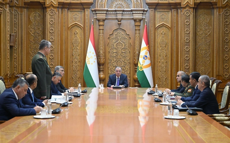 Глава Таджикистана поручил усилить охрану границы с Афганистаном