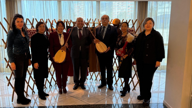 Будапештте отандастар бас қосты