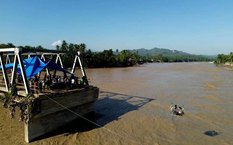 604 killed in floods, landslides in Indonesia