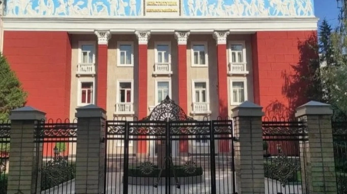 Qyrǵyzstan Konstıtýtsııalyq soty ólim jazasyn engizý týraly prezıdent bastamasyn qarastyrady