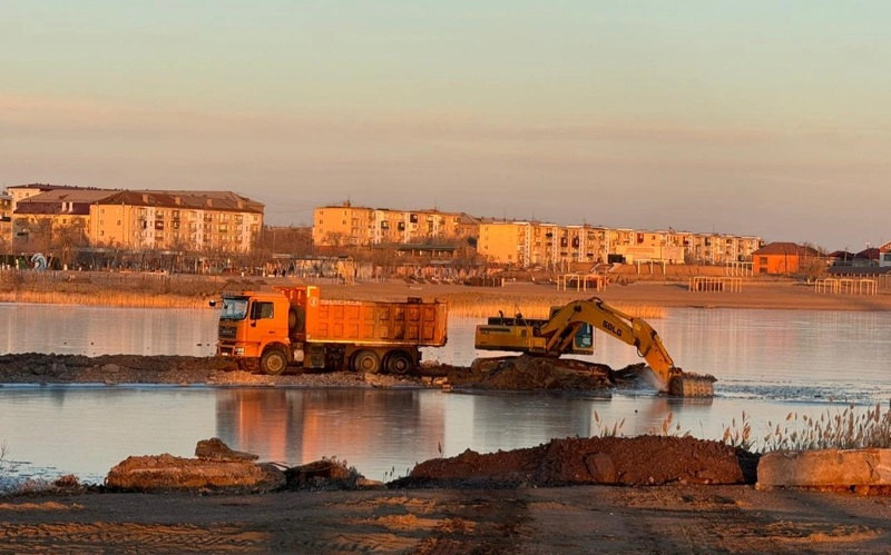 Более 700 тысяч тонн ила планируют вывезти со дна озера Балхаш