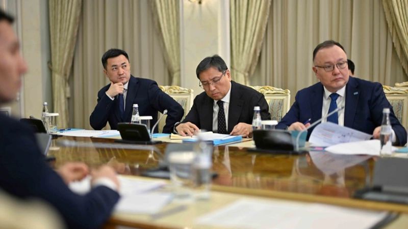 Мемлекет басшысы өңірлік жүк авиахабтарын дамыту жөнінде кеңес өткізді