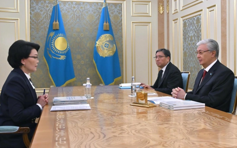 Токаев поручил усилить защиту работников и улучшить пенсионную систему