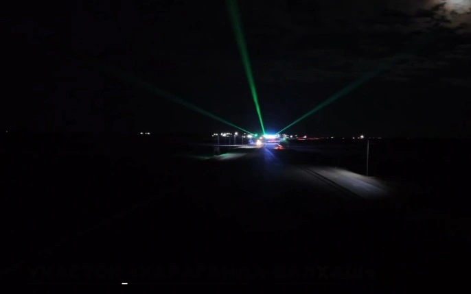 На автодороге Караганда – Балхаш установили 14 комплектов световых лазеров