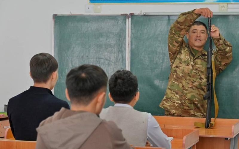 Қазақстан мектептерінде алғашқы әскери дайындықтың жаңа стандарты енгізілді