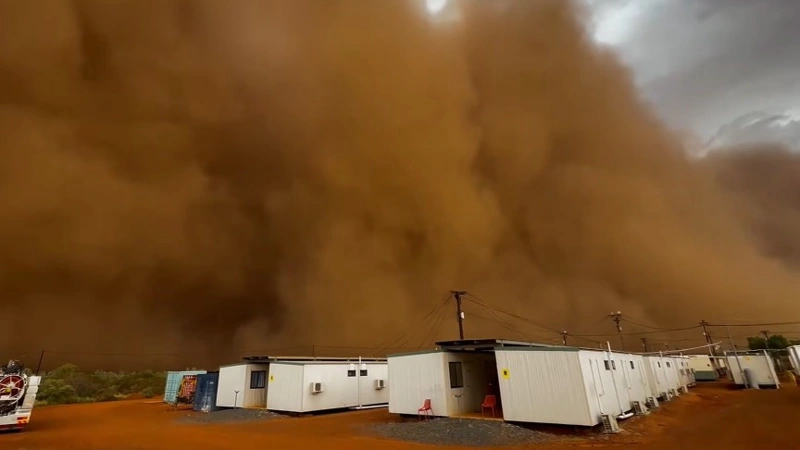 Австралияда құмды дауыл шахтаны басып қалды