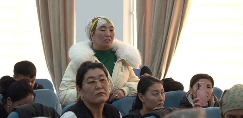 Түркістан облысында үш айдан бері жалақы алмаған мұғалімдер әкімдікке шағымданды 