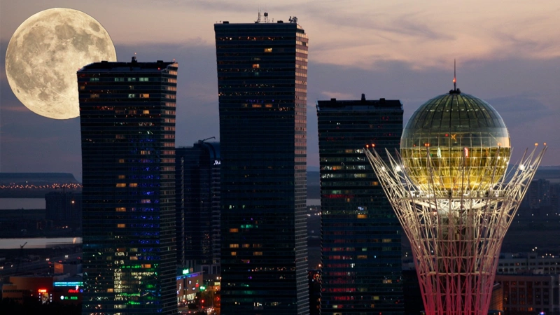 «Холодная супер Луна» максимально приблизится к Земле: как встретить ее