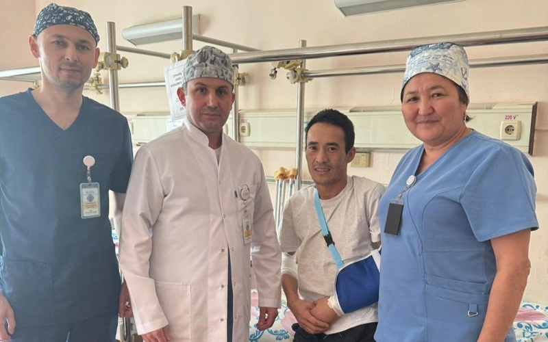 Водителя зажало в салоне в ДТП: алматинские врачи собрали его по частям