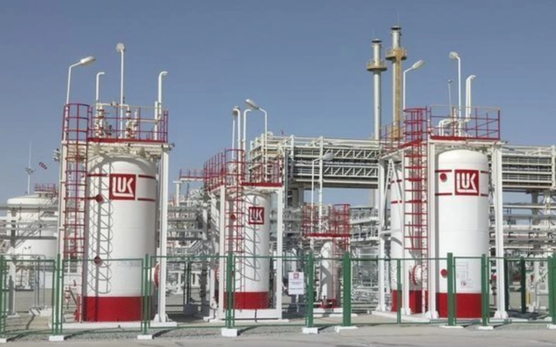 Бывший владелец Pornhub намерен купить активы Лукойла — Reuters