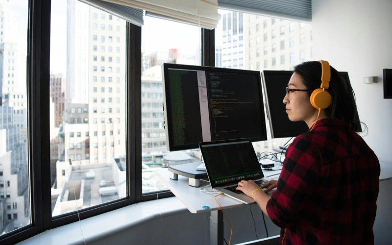 Более 800 тысяч тенге зарабатывают IT-специалисты в Казахстане