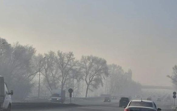 Повышенное загрязнение воздуха обещают синоптики в семи городах Казахстана