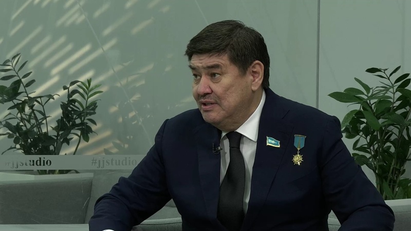  Мұқаш Ескендіров 