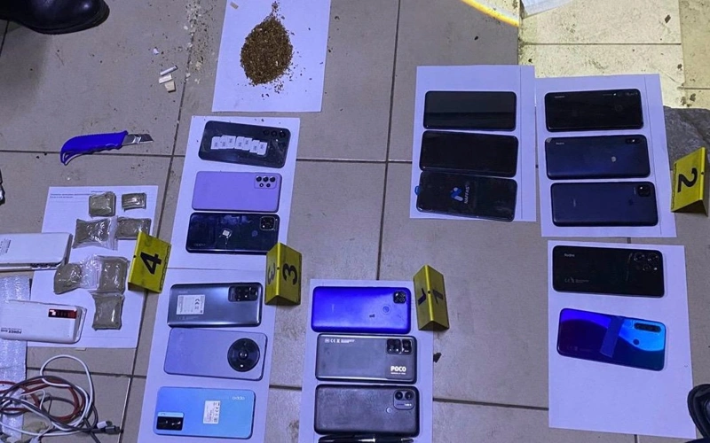 Крупную партию запрещенных предметов пытались пронести в одно из учреждений Уральска