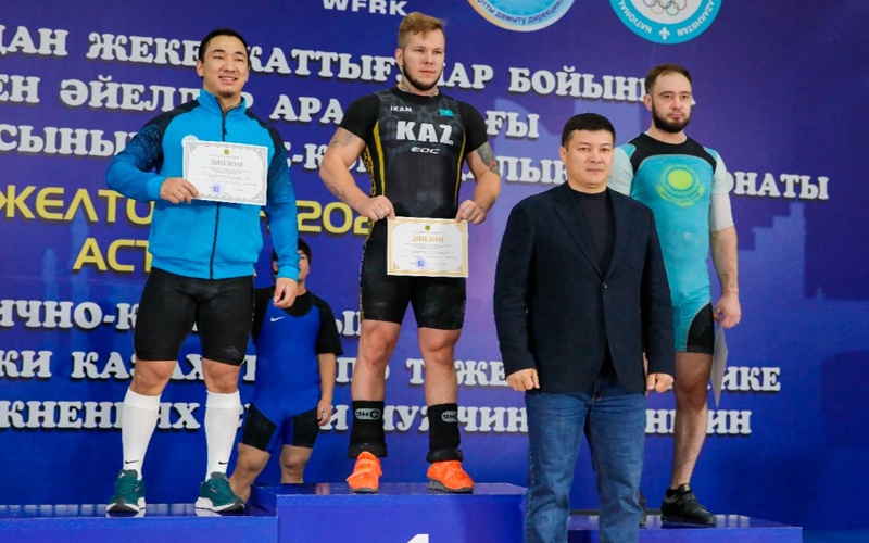 Александр Уваров стал чемпионом Казахстана по тяжелой атлетике спорт