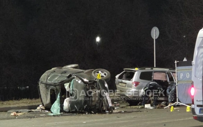 Три автомобиля столкнулись в Актобе, водитель и пассажир погибли