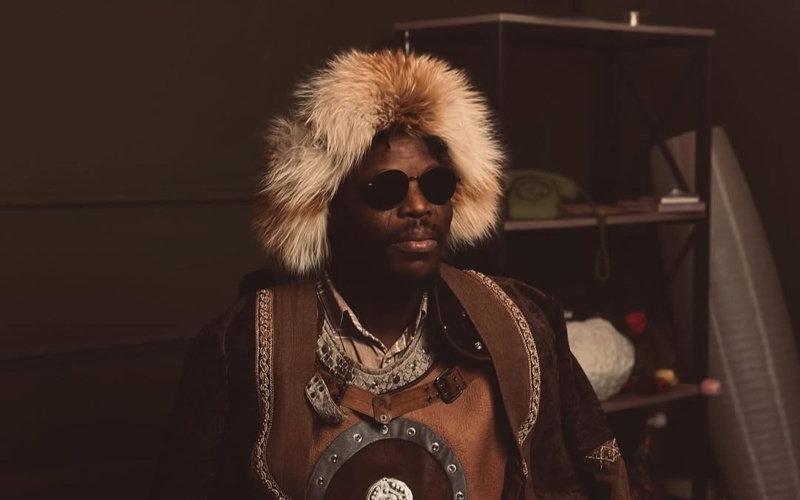 Нигериялық азамат Елорда халқын тазалыққа үндеп, қазақша блог жүргізеді Нигериялық азамат Елорда халқын тазалыққа үндеп, қазақша блог жүргізеді