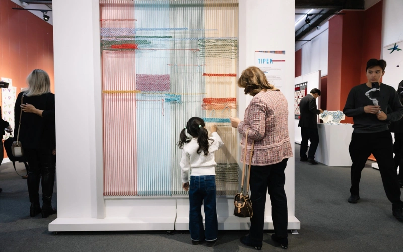 Уникальная дата-арт выставка стартовала в Алматы