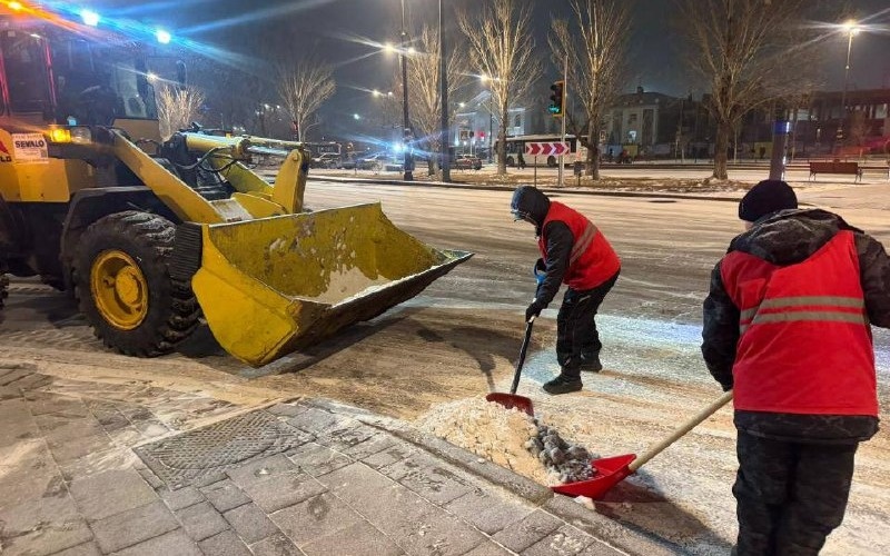 Астанада күндіз қар тазалау жұмысына 1 мыңнан астам арнайы техника жұмылдырылды