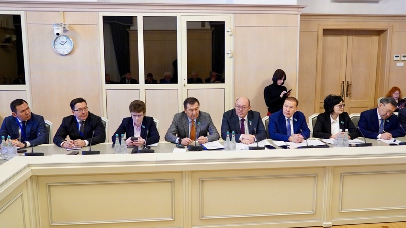 Депутаты Мажилиса и Госдумы обсудили ход реализации договоренностей на высшем уровне