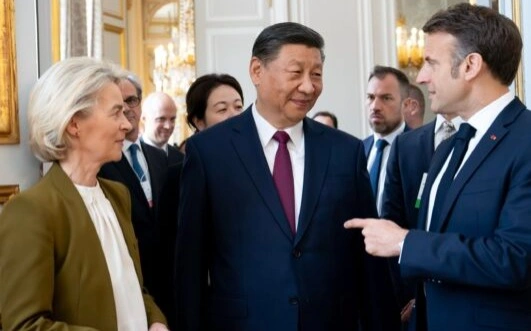 «Будем вынуждены принять жесткие меры»: Макрон предупредил Китай