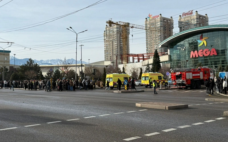 Людей эвакуировали из ТРЦ после сообщения о заминировании в Алматы