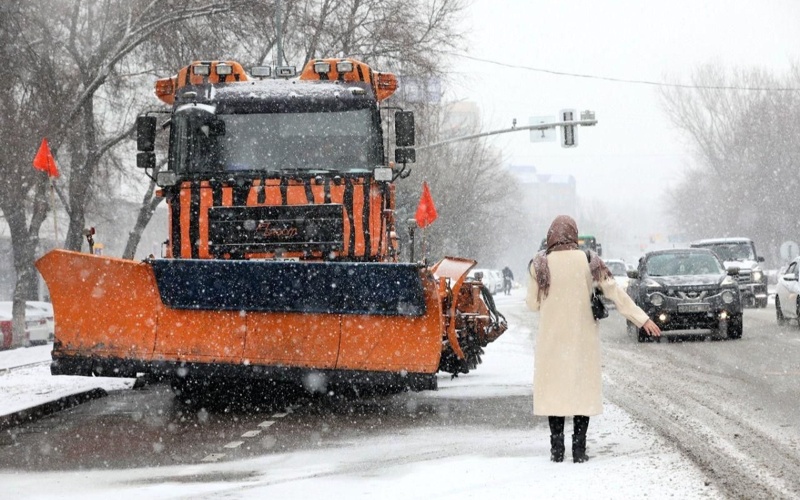 Более 500 тонн противогололедных материалов использовали в Алматы за ночь Более 500 тонн противогололедных материалов использовали в Алматы за ночь