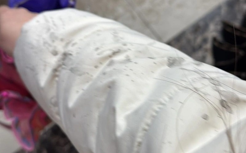 Грязный дождь испачкал одежду Грязный дождь испачкал одежду