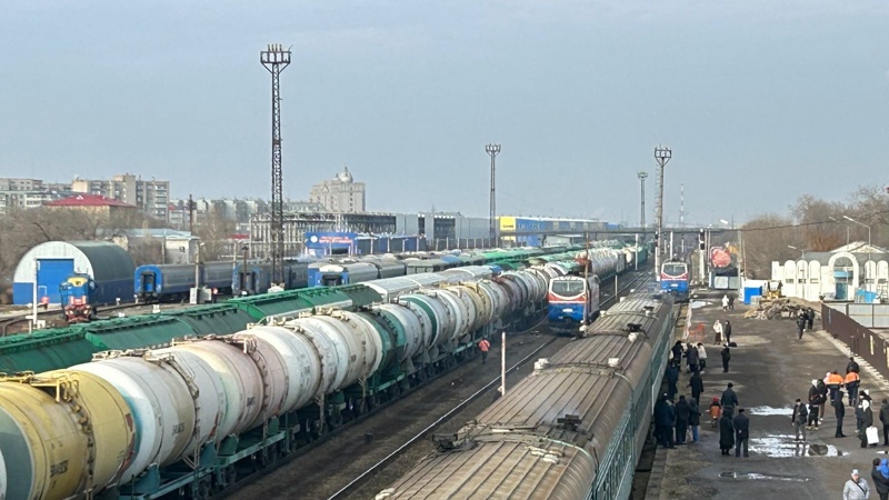 Ақтөбедегі кейбір стансада теміржол вокзалын жөндеу жұмысы тоқтап қалды Ақтөбедегі кейбір стансада теміржол вокзалын жөндеу жұмысы тоқтап қалды