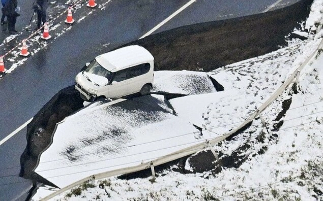 30 injured as M7.5 quake hits northeastern Japan