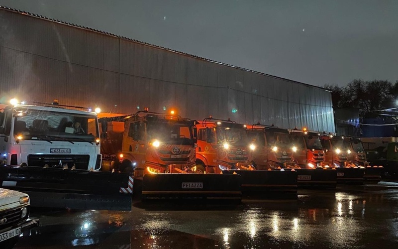 Более 500 тонн противогололедных материалов использовали в Алматы за ночь Более 500 тонн противогололедных материалов использовали в Алматы за ночь