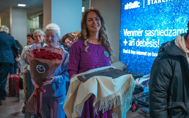 Димаш Құдайбергенге Латвия мәдени канонына енген музыкалық аспапты сыйға тартты