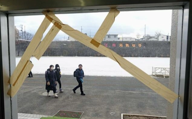 Classes restart in Japan following M7.5 quake, new tremor warning issued