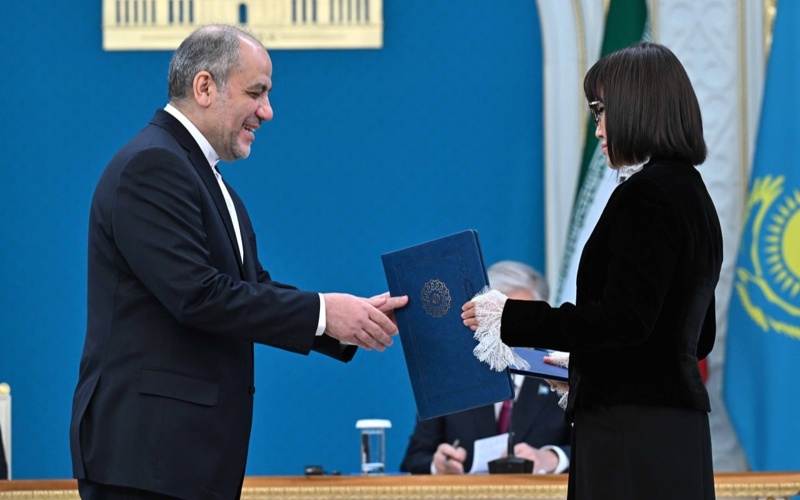 Qazaqstan jáne Iran tarapy 8 qujatqa qol qoıdy Qazaqstan jáne Iran tarapy 8 qujatqa qol qoıdy