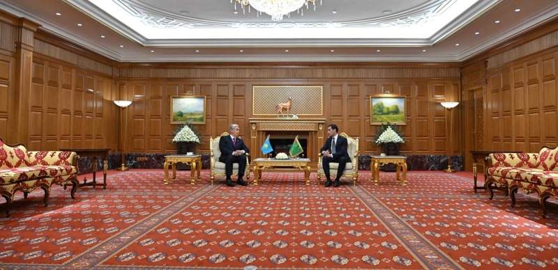 Memleket basshysy Túrikmenstan Prezıdentimen kezdesý ótkizdi Memleket basshysy Túrikmenstan Prezıdentimen kezdesý ótkizdi