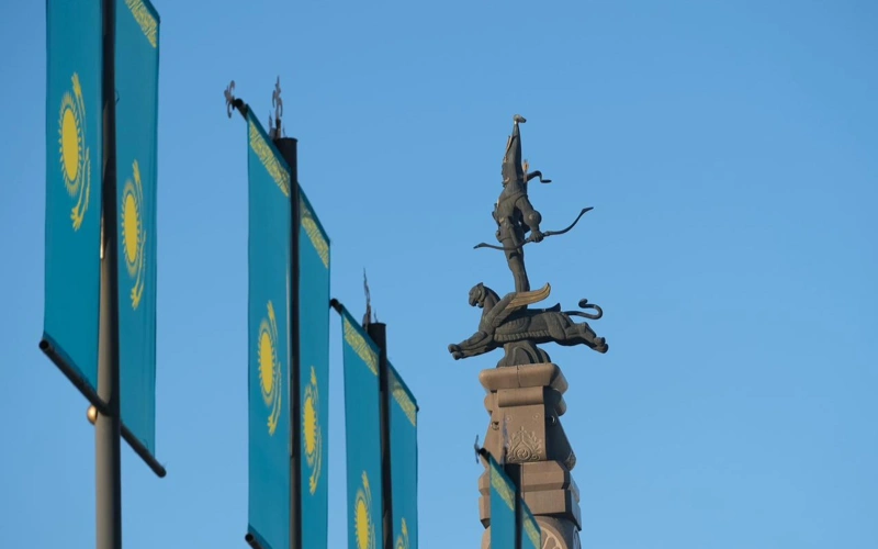 флаги, монумент