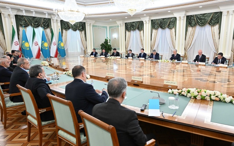 Президенты Казахстана и Ирана провели переговоры в расширенном составе Президенты Казахстана и Ирана провели переговоры в расширенном составе