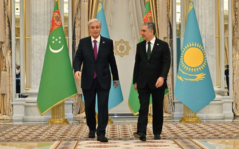 Kassym-Jomart Tokayev arrives in Ashgabat