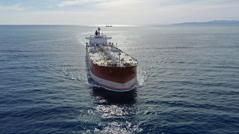 Ормуз бұғазындағы танкерге оқ атылды