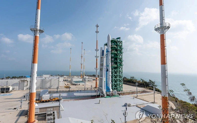 South Korea Sets Timeline for Lunar Orbiter and Lander Missions SEOUL — December 12, 2025 South Korea has unveiled new milestones in its long-term space exploration roadmap, aiming to launch a lunar communication orbiter in 2029 and an unmanned lunar lander in 2032, according to the Korea AeroSpace Administration (KASA).  KASA Administrator Yoon Young-bin announced the plans during a policy briefing to President Lee Jae Myung in Sejong, emphasizing the country’s drive to expand its space capabilities.  Orbiter Mission in 2029 The orbiter will be launched aboard South Korea’s homegrown Nuri rocket, which recently completed its fourth successful mission, placing 13 satellites into orbit.  Yoon explained that the orbiter will secure deep-space communications technology, a critical step toward enabling future lunar missions.  Such an orbiter is essential, as direct communication with Earth from the moon’s far side is not possible.  Lander Mission in 2032 Building on the communications infrastructure, South Korea plans to send an unmanned lunar lander in 2032.  The mission will mark a major advancement in the nation’s ambitions for deep-space exploration.  Broader Space Strategy KASA intends to conduct at least one Nuri launch per year through 2032, aiming to raise the rocket’s success rate above 90 percent.  By 2035, the agency plans to develop a reusable next-generation launch vehicle, aligning with global efforts to make spaceflight more sustainable.