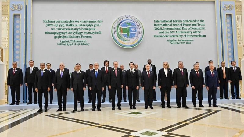 Форумға қатысушылар суретке түсті Ашхабад