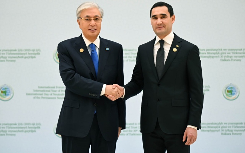 Президент Ашхабадтағы халықаралық форумға қатысу үшін Конгресс орталығына келді 