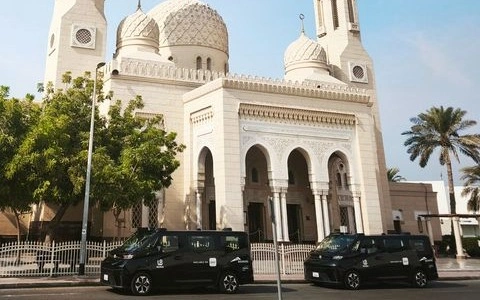 Беспилотные такси начали ездить в Дубае 