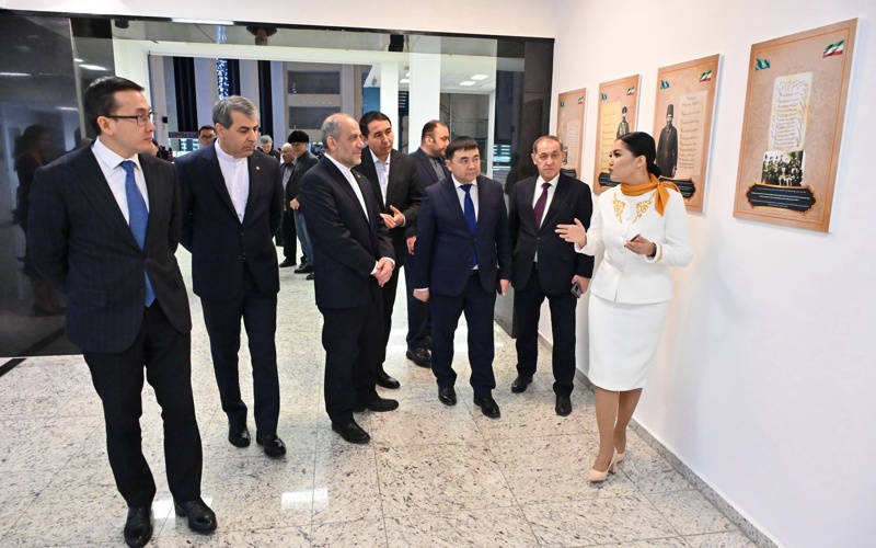 Астанада Қазақ хандығы туралы сирек парсы деректерінің көрмесі ашылды Астанада Қазақ хандығы туралы сирек парсы деректерінің көрмесі ашылды