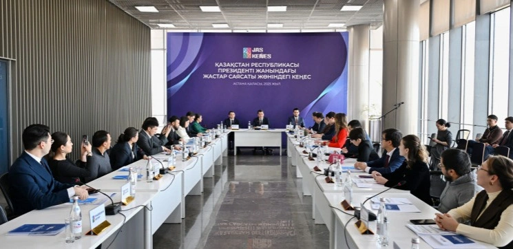 Ерлан Карин провел заседание Совета по молодежной политике