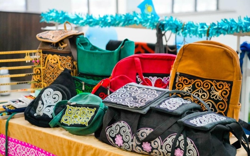 Astanadaǵy respýblıkalyq jármeńkege 100-ge jýyq qolónershi kelgen Astanadaǵy respýblıkalyq jármeńkege 100-ge jýyq qolónershi kelgen